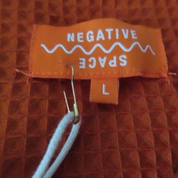 NWT NEGATIVE SPACE Boxy Fit waffle orange SS button up shirt size L - Picture 5 of 7